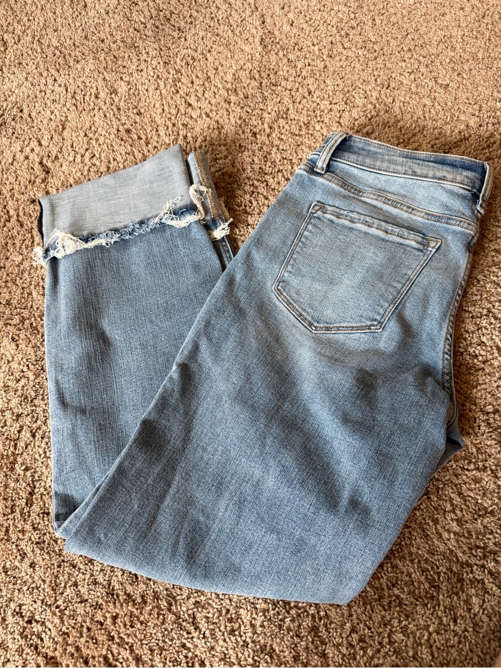 Light Wash Cropped Ankle Jeans - Women